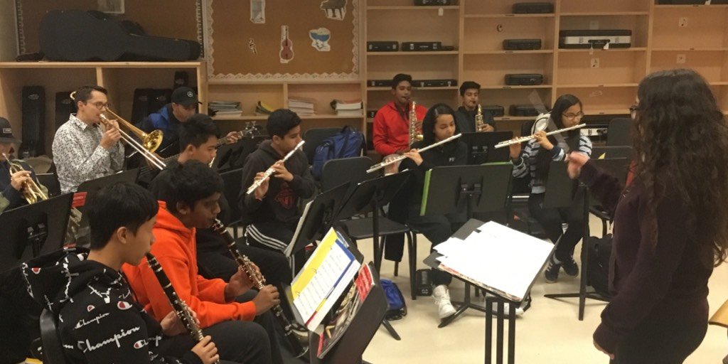 The Arts Program at MSS (@artsprogrammss) on Twitter photo Junior #MSSLionsMusic students <a href="/MississaugaSS/">Mississauga SS</a> lead ensemble workshops while learning to follow/express non-verbal conducting cues and also listen critically to understand and execute their role in the team!
#pdsbMusic #MSSLionsStudentArtists #TheArtsProgramMSS Junior #MSSLionsMusic students <a href="/MississaugaSS/">Mississauga SS</a> lead ensemble workshops while learning to follow/express non-verbal conducting cues and also listen critically to understand and execute their role in the team!
#pdsbMusic #MSSLionsStudentArtists #TheArtsProgramMSS