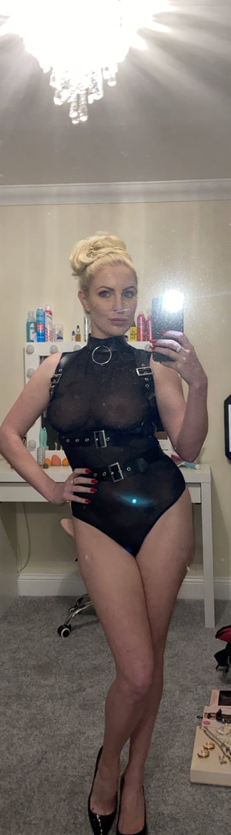 MissLyallXXX's tweet photo. Wonder what I’m up to ... 🤣😝 https://t.co/mXTKQKuuWY