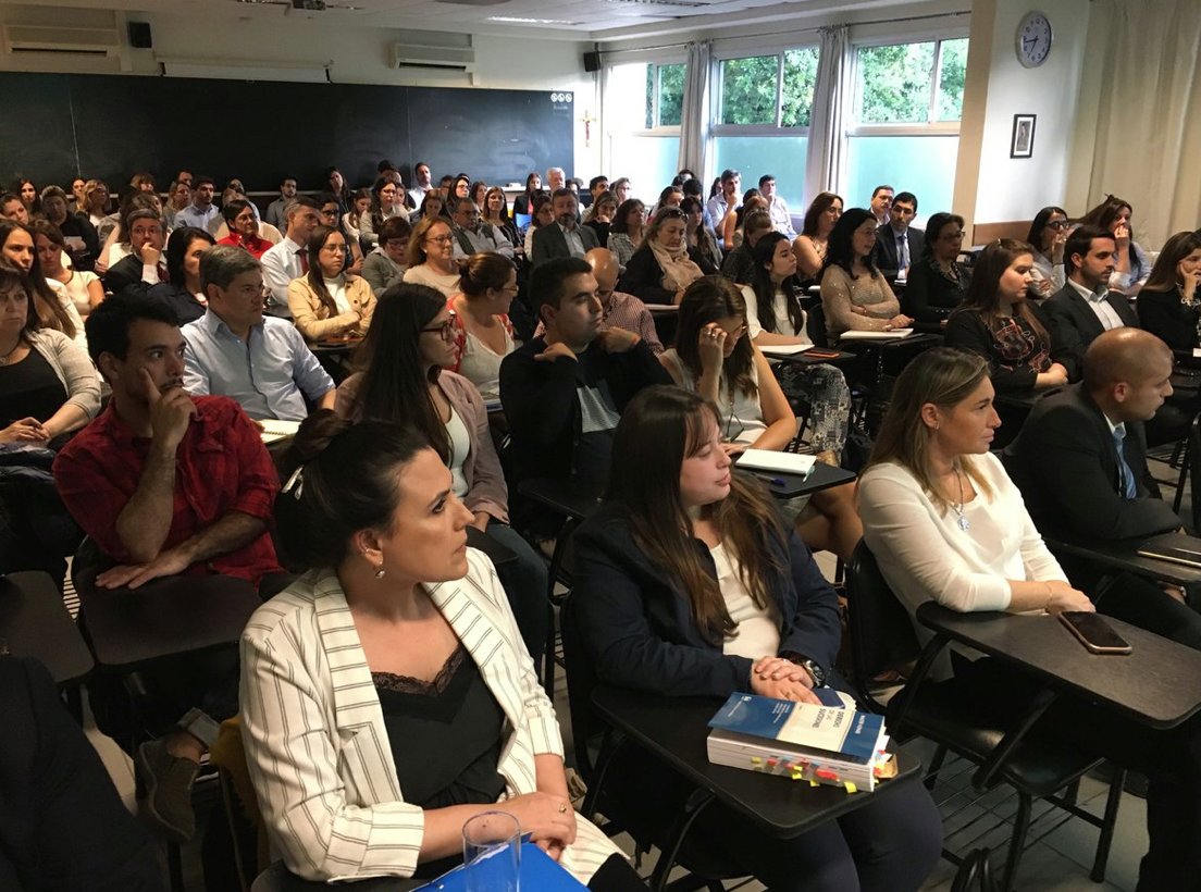 DentonsJimenez's tweet photo. En la tarde de ayer nuestro asociado @apariciohoward expuso en la jornada sobre Propiedad Horizontal organizada por la @UMderecho. https://t.co/RAWAl0PehI