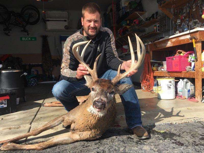 culv_KC's tweet photo. 2 absolute studs have fallen from the same tree in 48 hours! Unreal. Congrats guys! @Capt_Culver #deer #deerhunting #treestand #rut #bowhunting #ohio #deerseason #chasingnovember @AverageHunter https://t.co/4k1i7D11wn