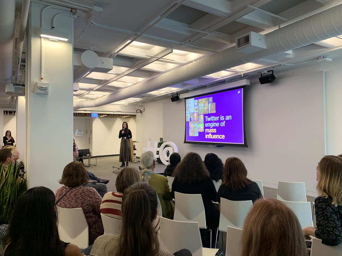 seg_inthecity's tweet photo. 👀 spy @allechristine giving a warm welcome to our Tweep’s parents. How many do you think I can get to sign up later at our Twitter 101 booth?! #TweeParentsDay #BYPTWD https://t.co/KtOonBV6Ku