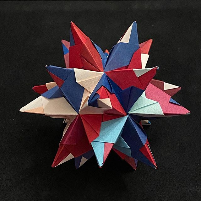 origamitraces's tweet photo. Bascetta-star for my husband, trying to look like Spikey from the Mathematical software Mathematica (-the star, not my husband😊). Design by @paolo.bascetta
#origamitraces #origami #bascettastar #tantpaper #wolframmathematica https://t.co/8RLBiN4QPu https://t.co/QtAEHE3LUJ