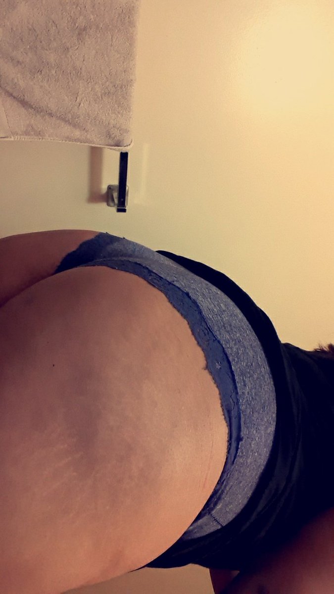Layla84194107's tweet photo. Some updates 🥴🤤 #whore #cumslut #dm #horny  #makemecum #bisexual #bigass https://t.co/Sc2g5dz0S8
