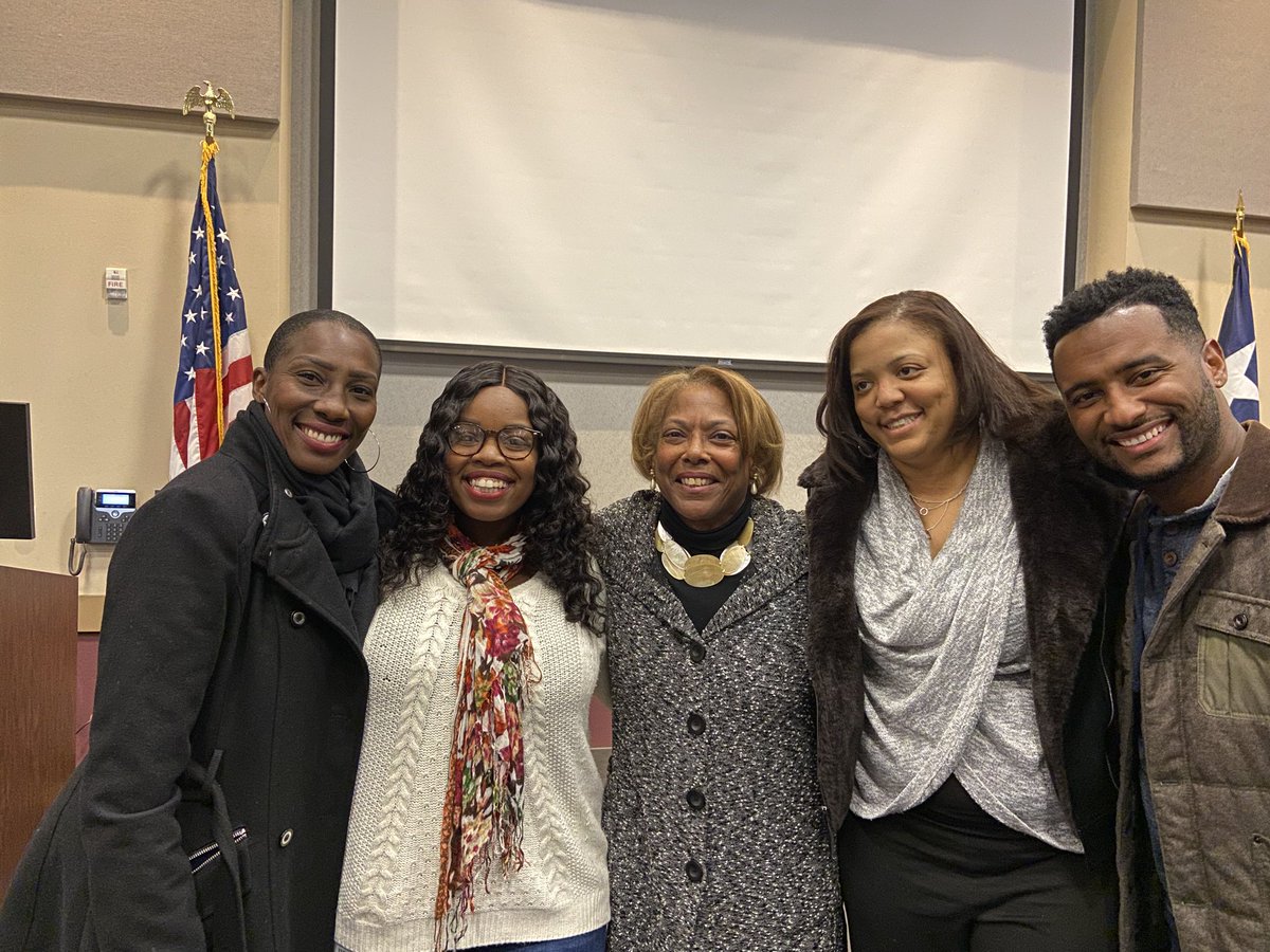 MrsOguntuga's tweet photo. One of the highlights of the day was meeting @JocelynAChadwic @R4RLA #R4RLAConf @tianabean @Kmarieteach @iEDU_2 https://t.co/NT0vNhawci