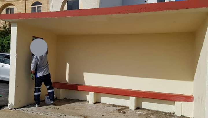 Marthese17's tweet photo. Xoghol kontinwu - Grazzi #CleanMalta - Cleansing and Maintenance Division 
Qrendi -Triq it-Tempesta bus shelters
 👉 @deodebattista https://t.co/iGUxWVhc9l