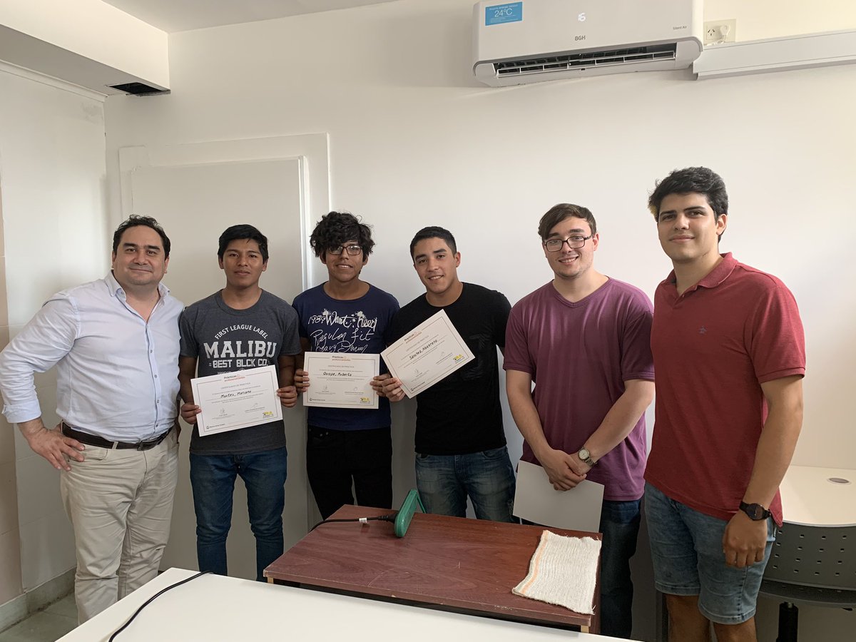 ehealthsugus's tweet photo. Proyecto en conjunto con alumnos de secundario: Si queres aprender , enseña #hayequipo #losprofes @DistintIvox @poncemic1 #agise https://t.co/7TJCvuiu6I