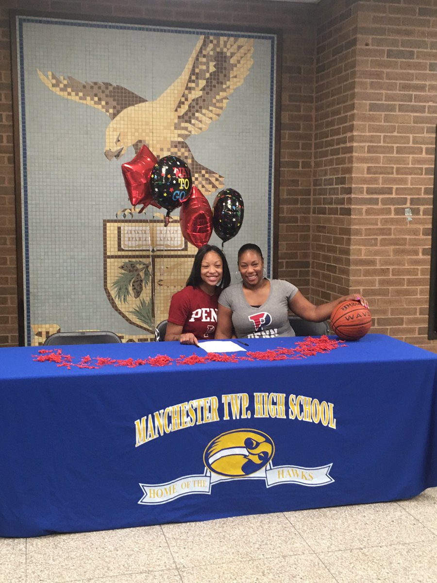 2023Mths's tweet photo. It’s always a great day to be a Hawk but especially great when 3 young ladies sign for college. Special shout out to my student @ayee_itskemari heading to UPenn! https://t.co/X8LNSoPc8Q
