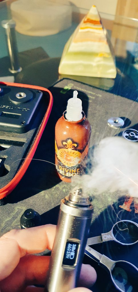 ContrasteVaping's tweet photo. Test the new flavor

Divine Clouds The Boss

Buy now 👇
https://t.co/jVu4fl4NFB

@divinecloudsejuice

#vapenation #vapelyfe #vapers #vapewild #vapecommunity #vapesociety #vampirevape #vapefam #vapeon #vapor  #vapedaily #vapetricks #vapeporn #vapelove #vaping #vaporwave https://t.co/ucmPtaKm9m
