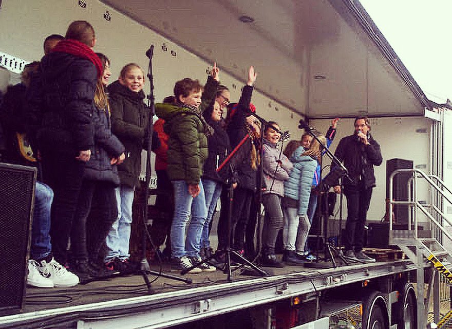 Ook de Knotkids zijn zaterdag weer van de partij! 🎼🎤 Weten jullie dat ze dit jaar hun 30-jarig jubileum vieren? 🎊🎉 #sintpapendrecht #kinderkoor #knotkids #papendrecht #sinterklaas
