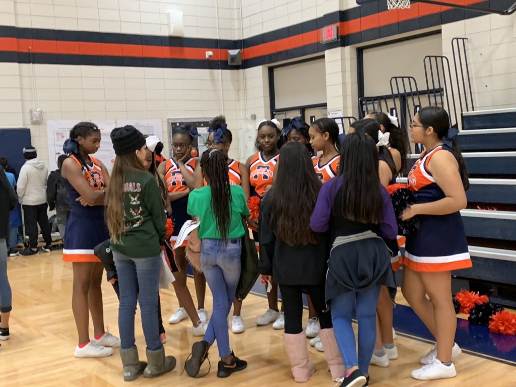 mspoche_HE's tweet photo. A beautiful visit to RSMS to introduce our 5th graders to middle school. Loved that the 8th graders led our students in their visit.  What great role models!!!@Mrs_Yurandez @GwenL98 @CedilloIleana @HE_Room501 @HumbleISD_HE @SMRob_Counselor @HumbleISD_SMS https://t.co/vALdrOZqLy