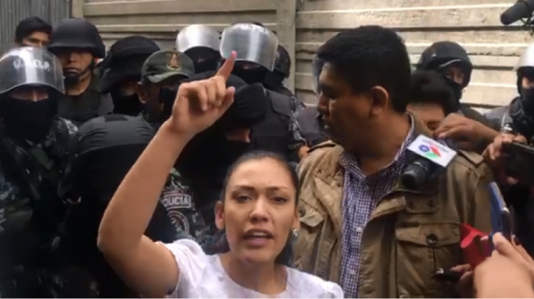 noticiasfides's tweet photo. #ANF @Adriana1989sa se retracta y dice que no renunció y Policía impide su ingreso a la Asamblea
-->>https://t.co/78DC1Z1IZ5<<-- https://t.co/KKyEQ6nYrr
