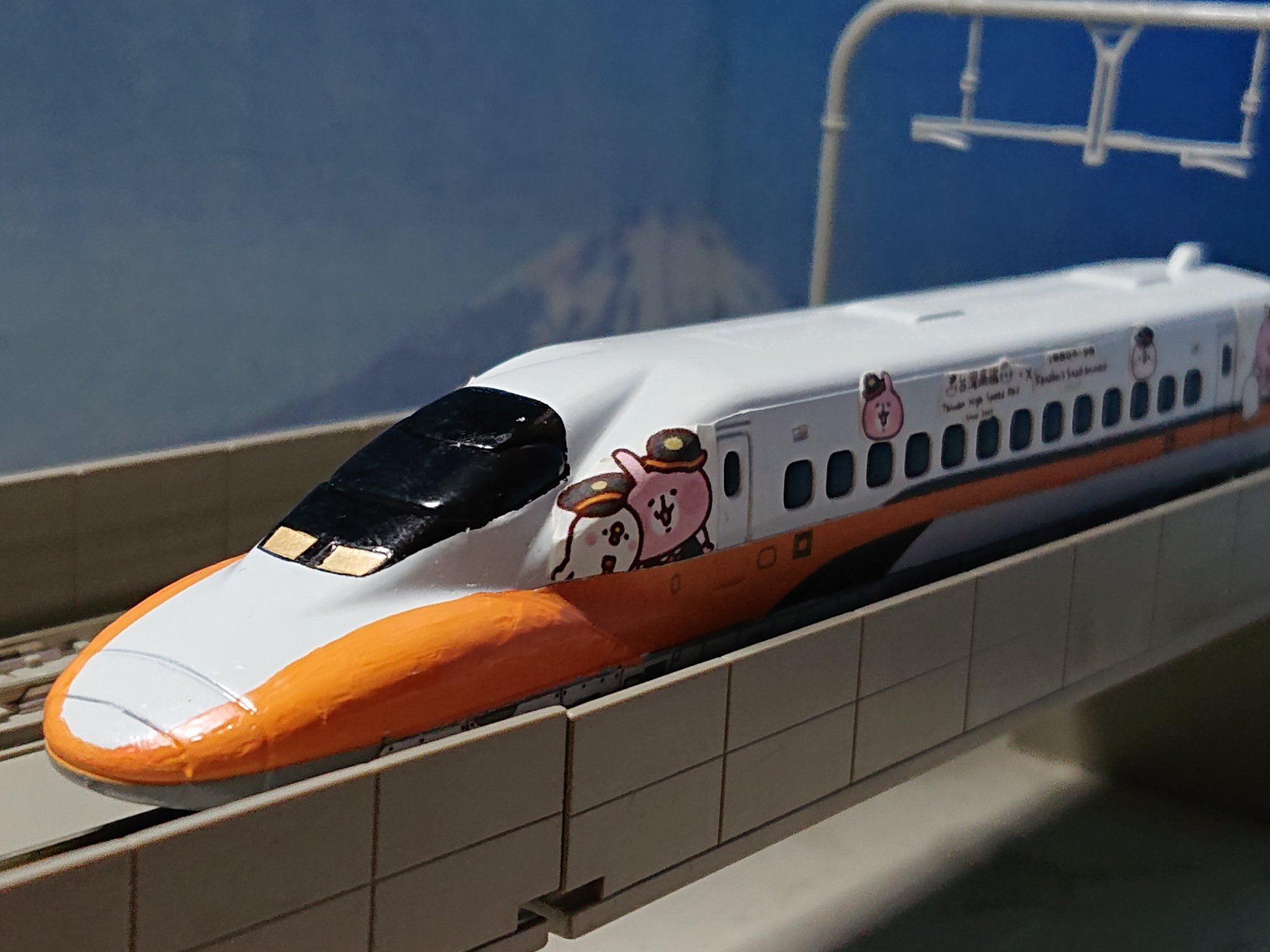 【展示台付き】高鐵 700T車頭模型　先頭車両 ☆特価品 台湾高鐵 700T 6両基本セット (基本・6両セット