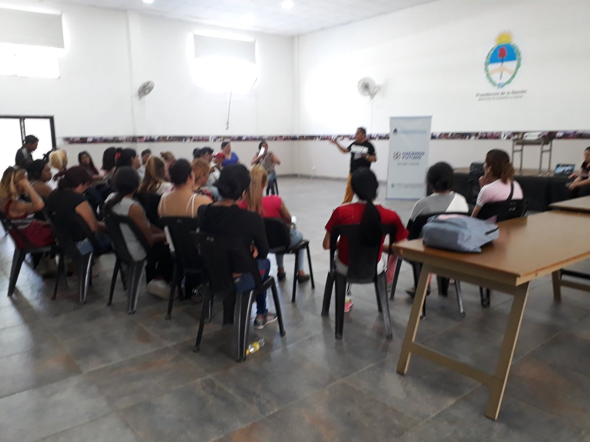 Titulares del Programa #HacemosFuturo #Salta en curso de #Prevencion de Adicciones dictado por Universidad Nacional Tucumán  comision zona centro 
 #LibreEleccion #Oportunidades 
@SaludyDSocialAr @MinAIyDS 
<a href="/MatiasKelly/">Matías Kelly</a> <a href="/gabyreal1/">Gabriela Real</a> <a href="/FacuRomeroSalta/">Facundo Romero Arias</a> <a href="/Sylvia23b1/">@Sylvia23b</a>