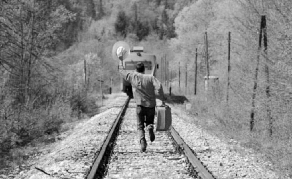 شاعر،م،شاعر ♡ on X: "العمر طيرٍ ختلته بالهقاوي و طار اضحك معي والعلوم  المحزنة بايته ياشيخ انا ليه يحزني فوات القطار وانا قطارات عمري كلها فايته  https://t.co/FzuNGyHcY5" / X