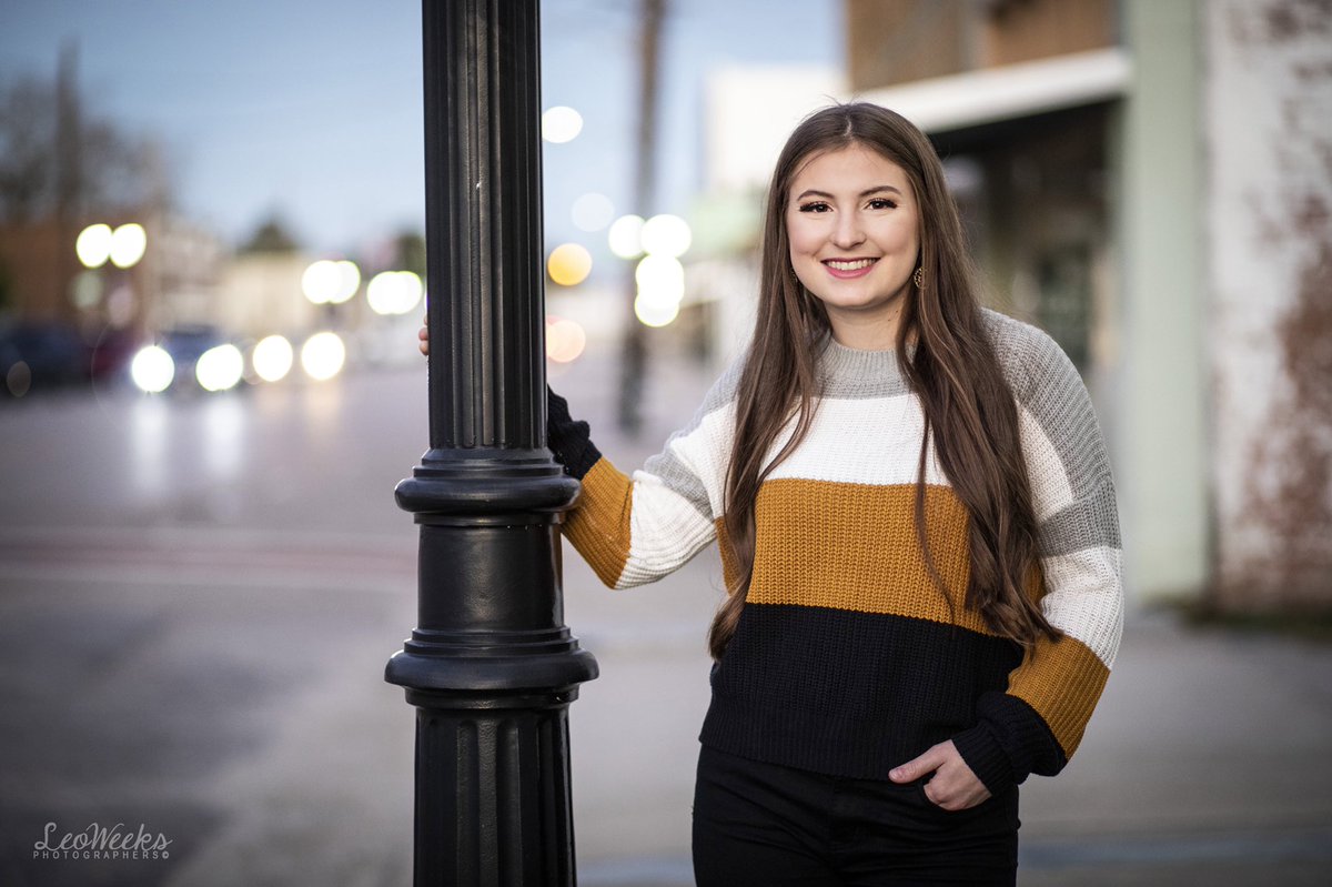 leoweeks_photo's tweet photo. Book a senior session before the new year and get $50 off! Message, email, or call to book. 
Morgan@leoweeksphotographers.com
409.722.1041

#maylinstampley #seniorrep #pnghs #pngproud #seniorphotography #setxphotography #leoweeks #leoweeksphotograhers @maylinstampley_ https://t.co/Fqnz2ebpCR