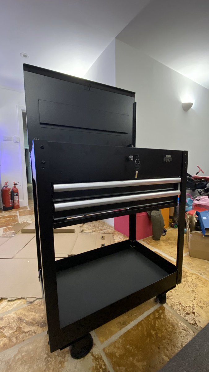 1mrmilo's tweet photo. @Halfords_uk Just finished building this, not easy single handed but I’m missing the handle for the side! https://t.co/Hok5YdNPny