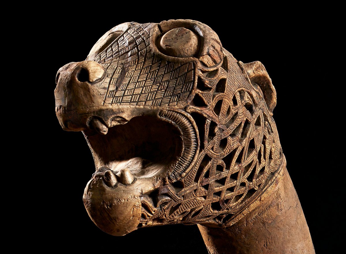This thread is a story about 'The Beasts of Oseberg'- five exquisitely carved and mysterious  #Viking Age objects  @kulturhistoriskPhoto: Kirsten Helgeland