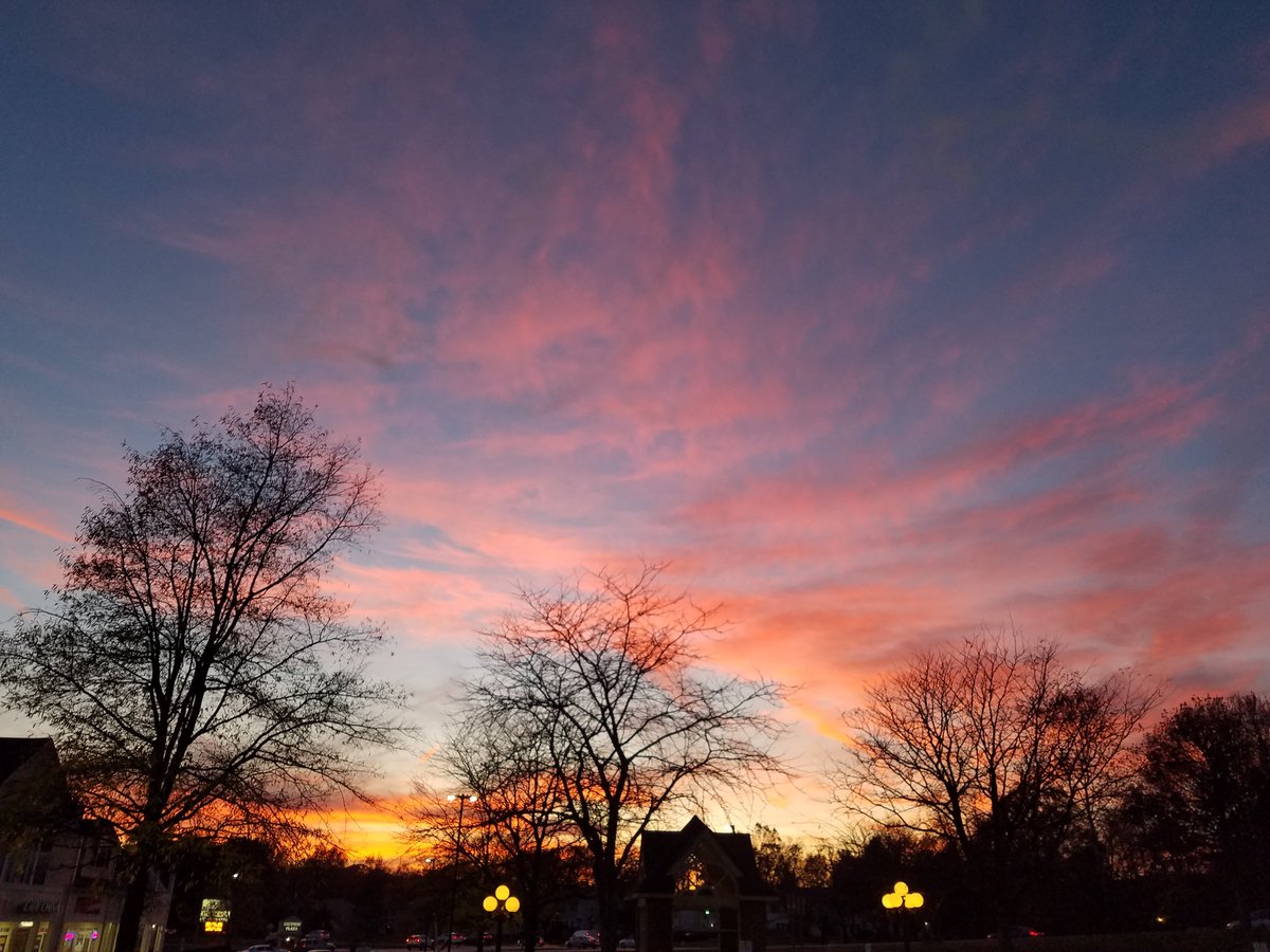 GatewayVnT's tweet photo. We did a little rearranging in the store today, finished just in time to catch another beautiful Maryland sunset! https://t.co/bAadXH0yem