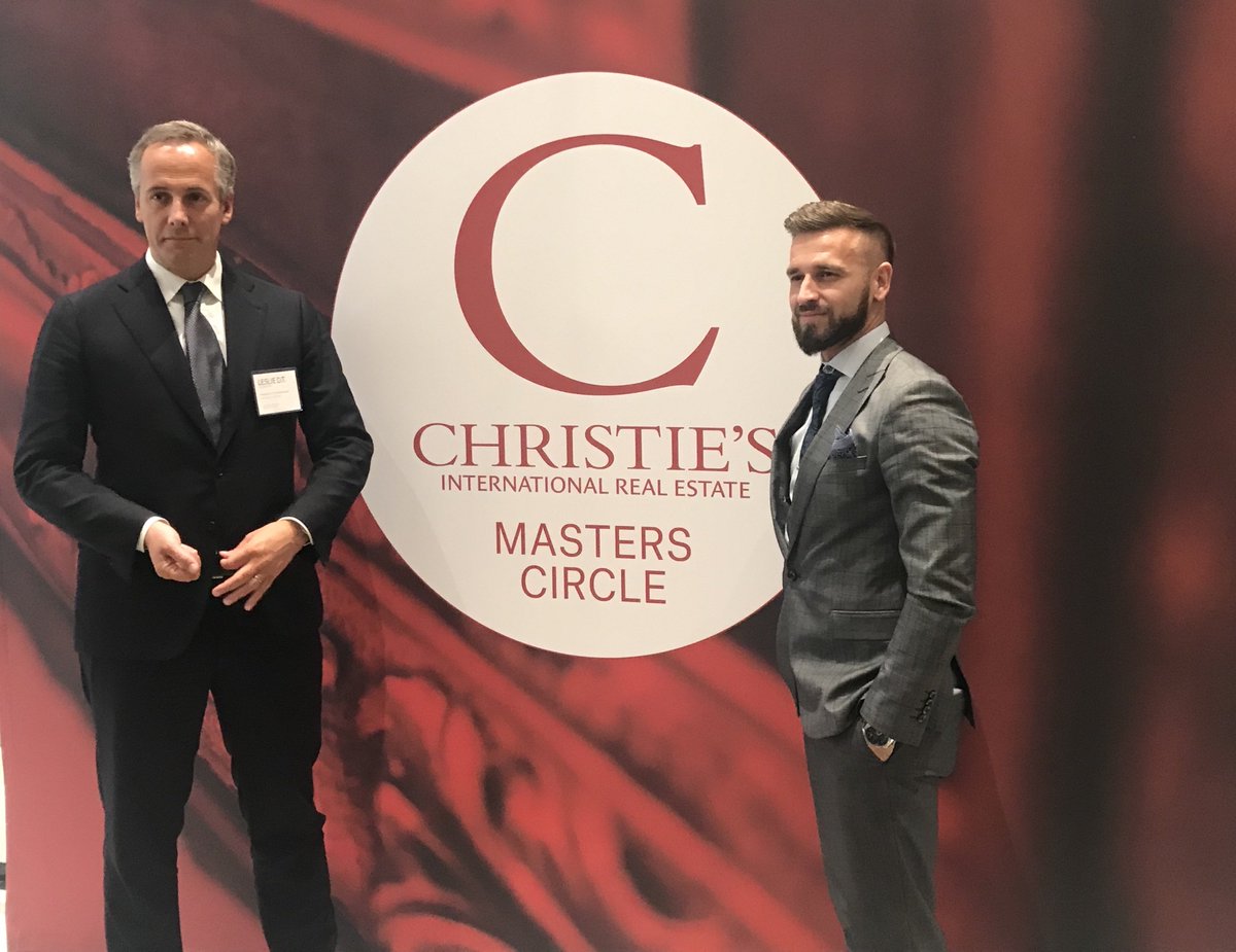 ChristiesHomes's tweet photo. Congratulations to our 2019 #MastersCircle members! First networking session in progress! #CIRE19Lux https://t.co/kmJeku0Lb1