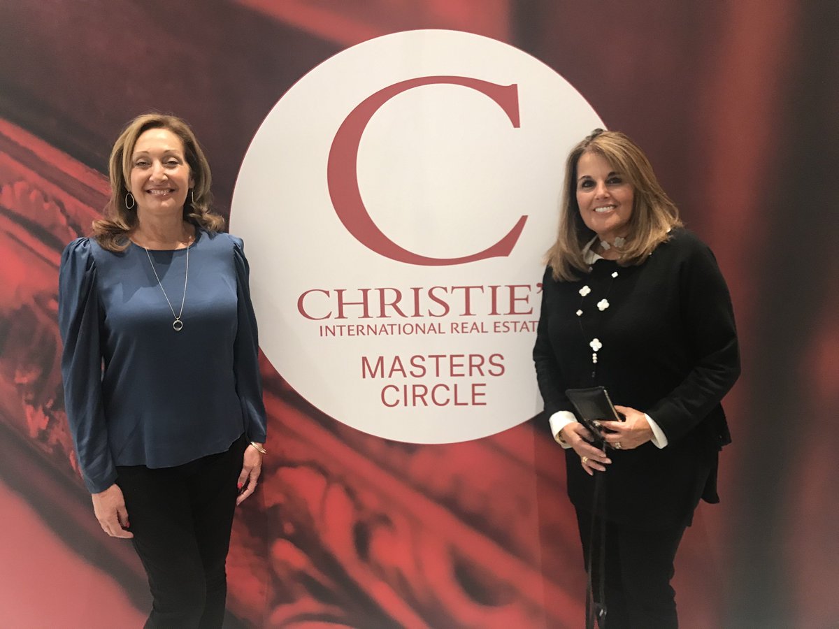 ChristiesHomes's tweet photo. Congratulations to our 2019 #MastersCircle members! First networking session in progress! #CIRE19Lux https://t.co/kmJeku0Lb1