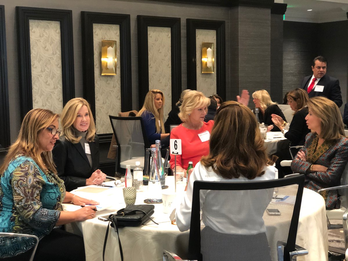 ChristiesHomes's tweet photo. Congratulations to our 2019 #MastersCircle members! First networking session in progress! #CIRE19Lux https://t.co/kmJeku0Lb1