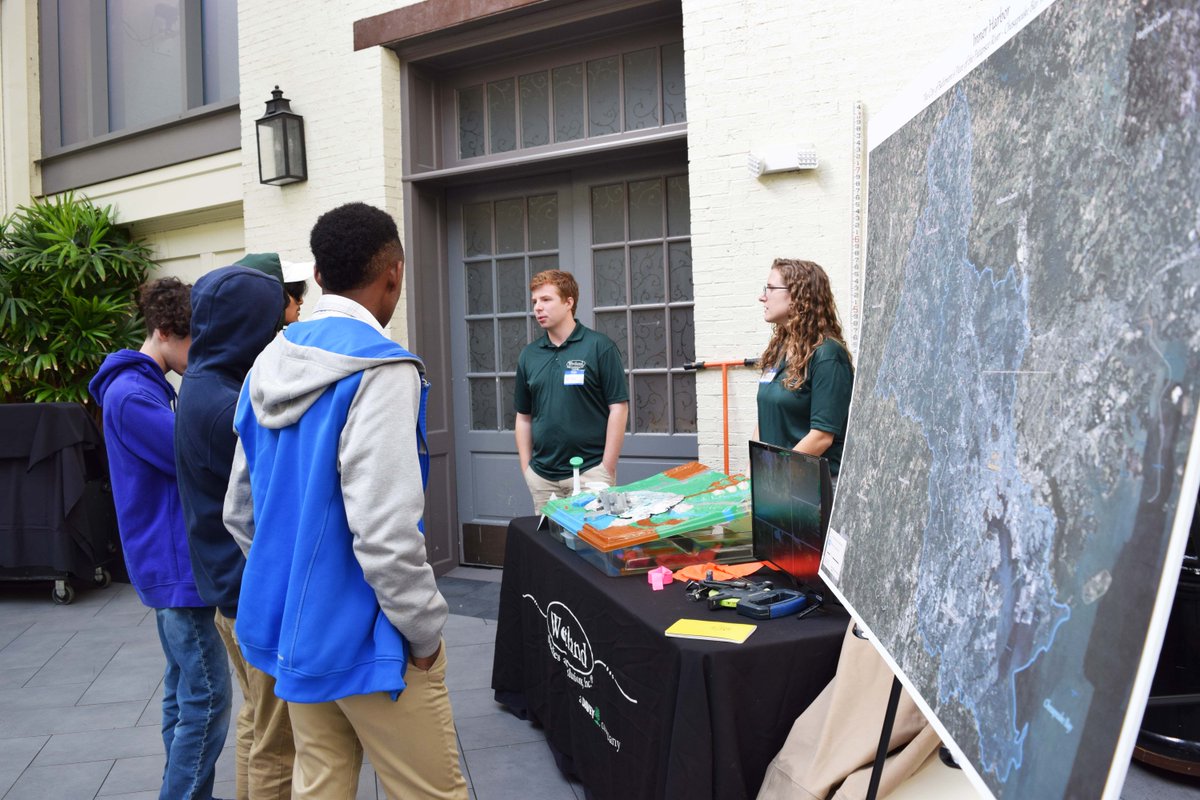 WetlandStudies's tweet photo. Staff spoke with high school students at an @acecmd STEM Festival event about natural resources careers. Students were surprised to see the dramatic difference stream restoration can have and excited about potential career paths! #mdstemfest #STEMoutreach #careergoals https://t.co/Qe7lWAQsg1
