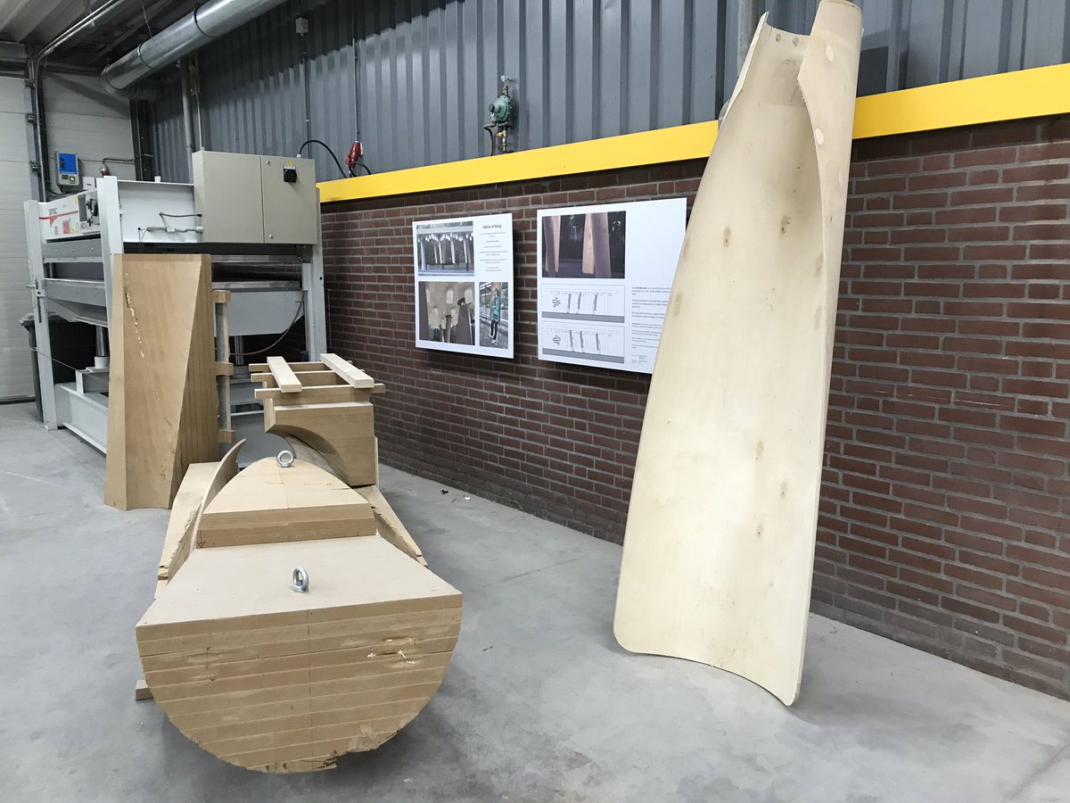 Arinda_C's tweet photo. @bergeijkgem Samen met Bergeijkse ondernemers op bedrijfsbezoek bij Bone Interieurwerken. Kunnen zij het maken? Nou en of! Trots op weer zo’n mooi maakbedrijf! https://t.co/KG57odQtky