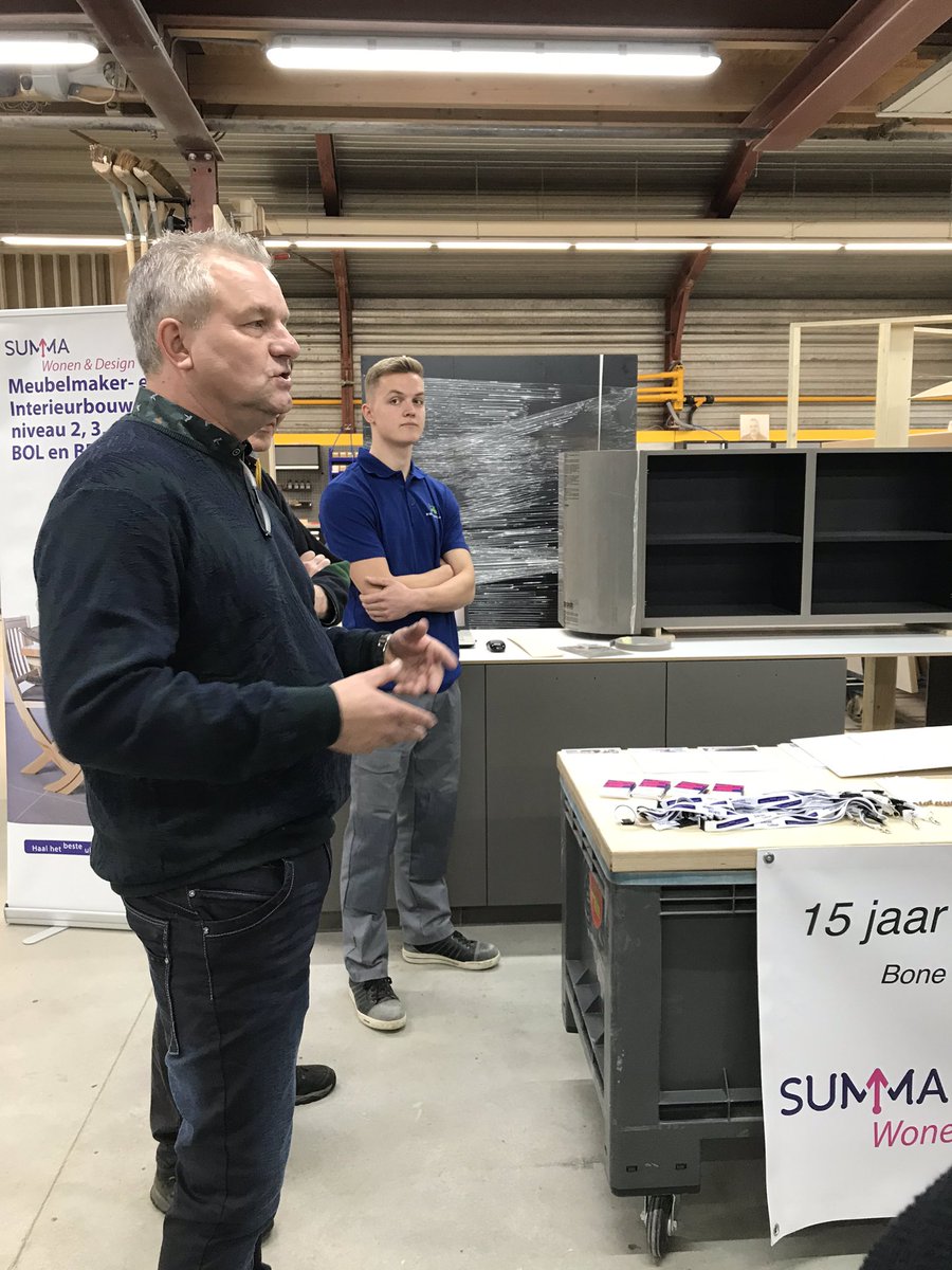 Arinda_C's tweet photo. @bergeijkgem Samen met Bergeijkse ondernemers op bedrijfsbezoek bij Bone Interieurwerken. Kunnen zij het maken? Nou en of! Trots op weer zo’n mooi maakbedrijf! https://t.co/KG57odQtky