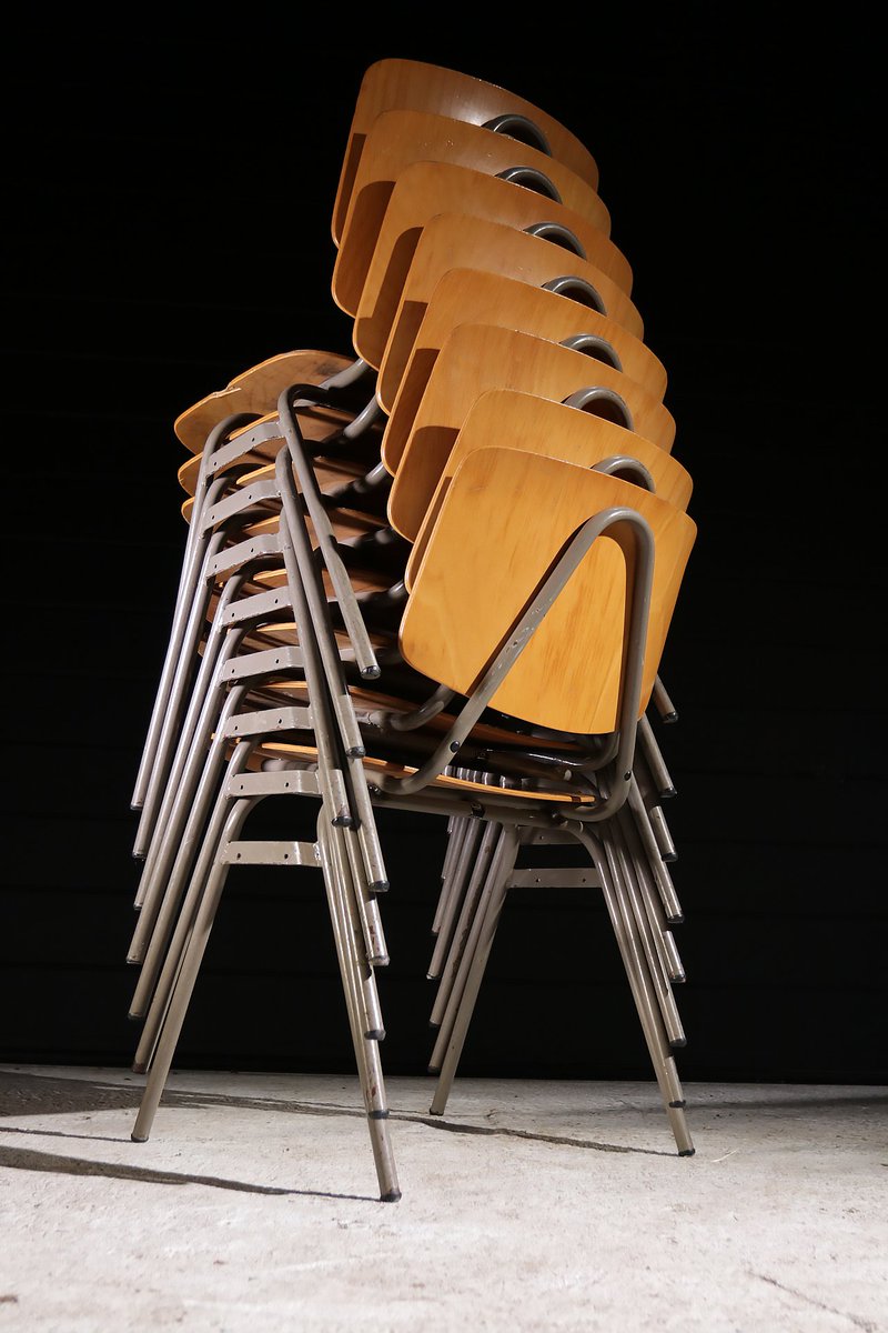 Schoolstoelen door Kho Liang Ie voor Car Katwijk.
#tekoop #forsale €55/pc. #kholiangie #carkatwijk #oldskool #industrialchair 
dehuiszwaluw.nl/partij-industr…