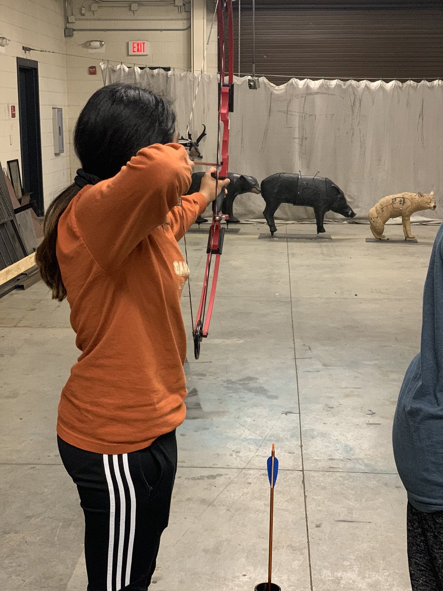 EastViewArchery's tweet photo. Practicing with our new 3D targets today! We are so thankful for this wonderful donation to improve our scores at state! @EastViewHS @GeorgetownISD @naspschools https://t.co/zaBVrBuSYD