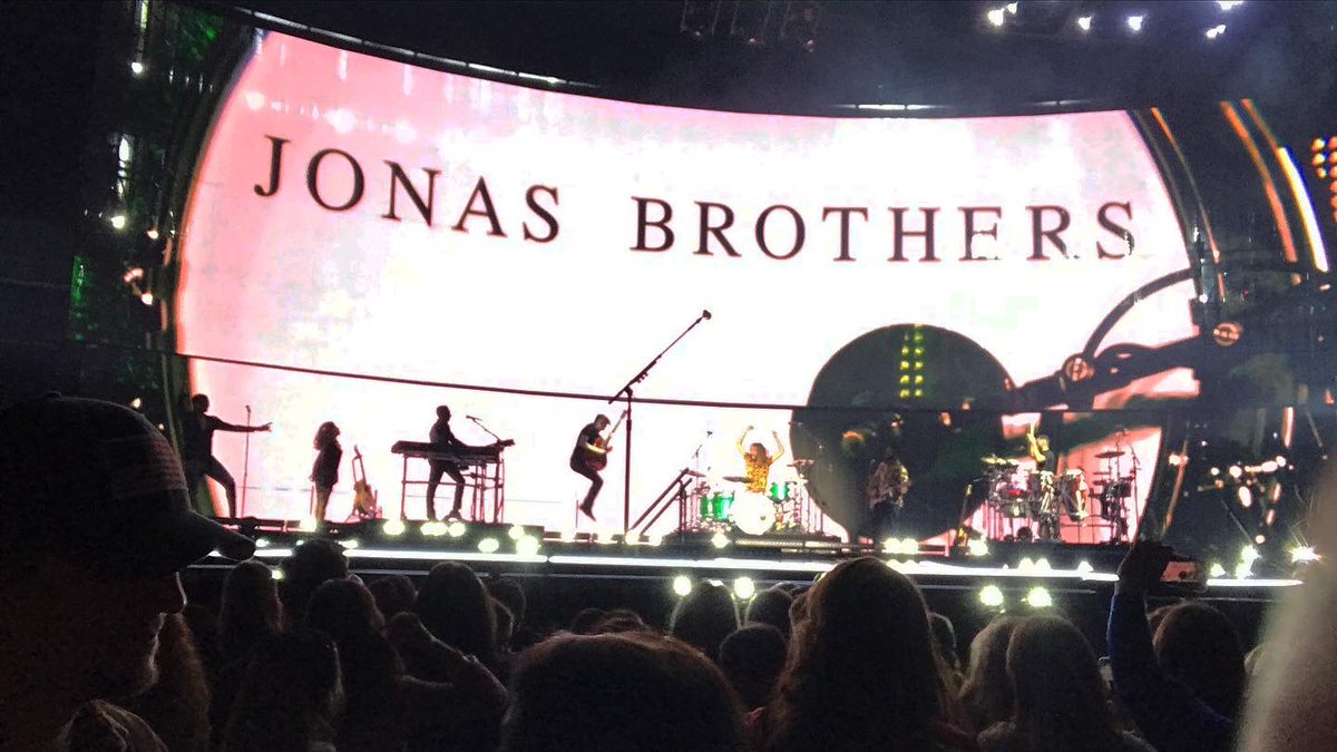 DallasLipoma's tweet photo. brb while my middle school self is fangirling so hard. JO BROS you are a dream!!! Thanks @seatgeek for allowing me to purchase $85 second row tickets on a whim. I LOVE YOU @jonasbrothers !!! https://t.co/8SpTJoUTkG