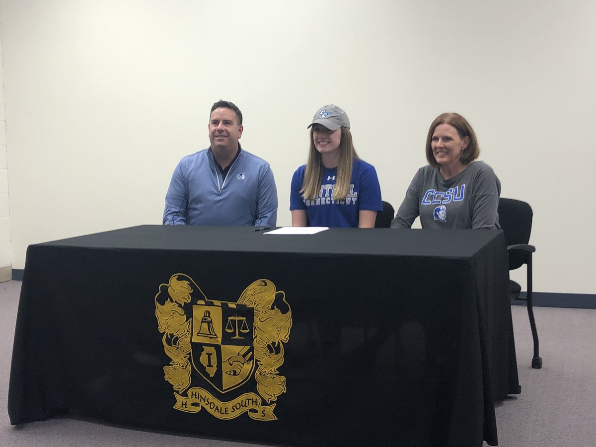 HSHSGirlsVB's tweet photo. Happy signing day to senior rightside @mialombardo18 we cannot wait to cheer you on next year @CCSU_VB we are so proud of you and all your accomplishments!! #NationalSigningDay #southpride #hsgvb https://t.co/iHiYqk2szp