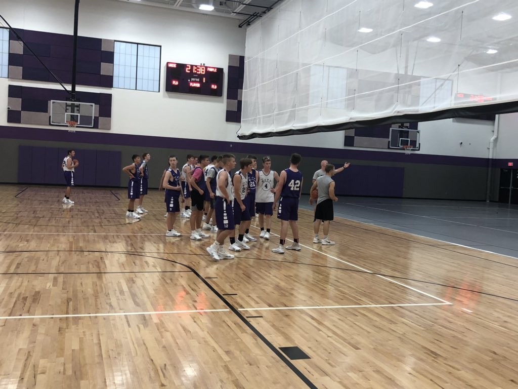 ADeez03's tweet photo. Stopped by @NorthviewHoops and @claycityeels boys basketball practice this evening. Be on the lookout for season previews in @TheBrazilTimes in the not-too-distant future https://t.co/tGjMJOhyvU
