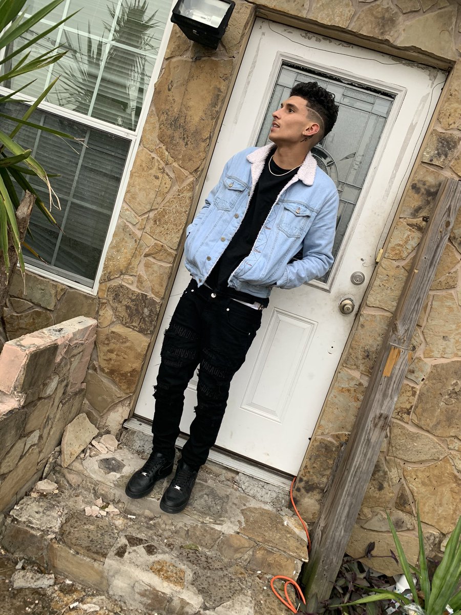 Max_Luna14's tweet photo. Just a youngin tryin to find love💙 https://t.co/jqs2eJApHb