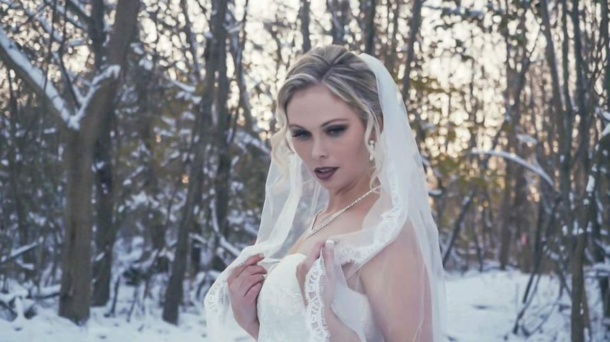 ParableV's tweet image. Winter Wonderland bride