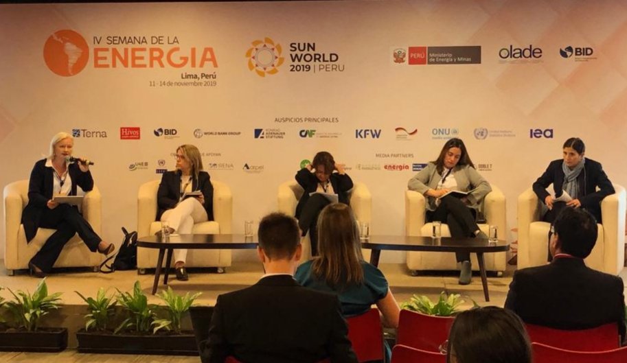 andreaheins's tweet photo. Participando de la #semanaenergia2019, panel sobre el rol de las ESCO en el mercado de #EficienciaEnergética, moderado por @Natacha_Marzolf
@OLADEORG @el_BID @BIDenergia @Econoler1 @BancoMundial @BancoMundialLAC https://t.co/IRSPKW98q0