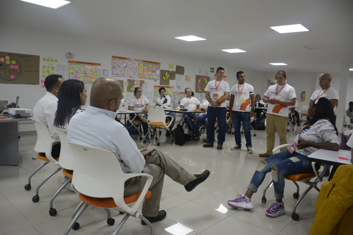 SENA_RValle's tweet photo. Con un Pitch donde los 50 aprendices presentaron su idea de negocios ante un jurado, finaliza el #Calico el #BootCampSENA de #emprendimiento un espacio que sirvió para el fortalecimiento de habilidades blandas y de negociación de los jóvenes. https://t.co/4xFZegSwIY