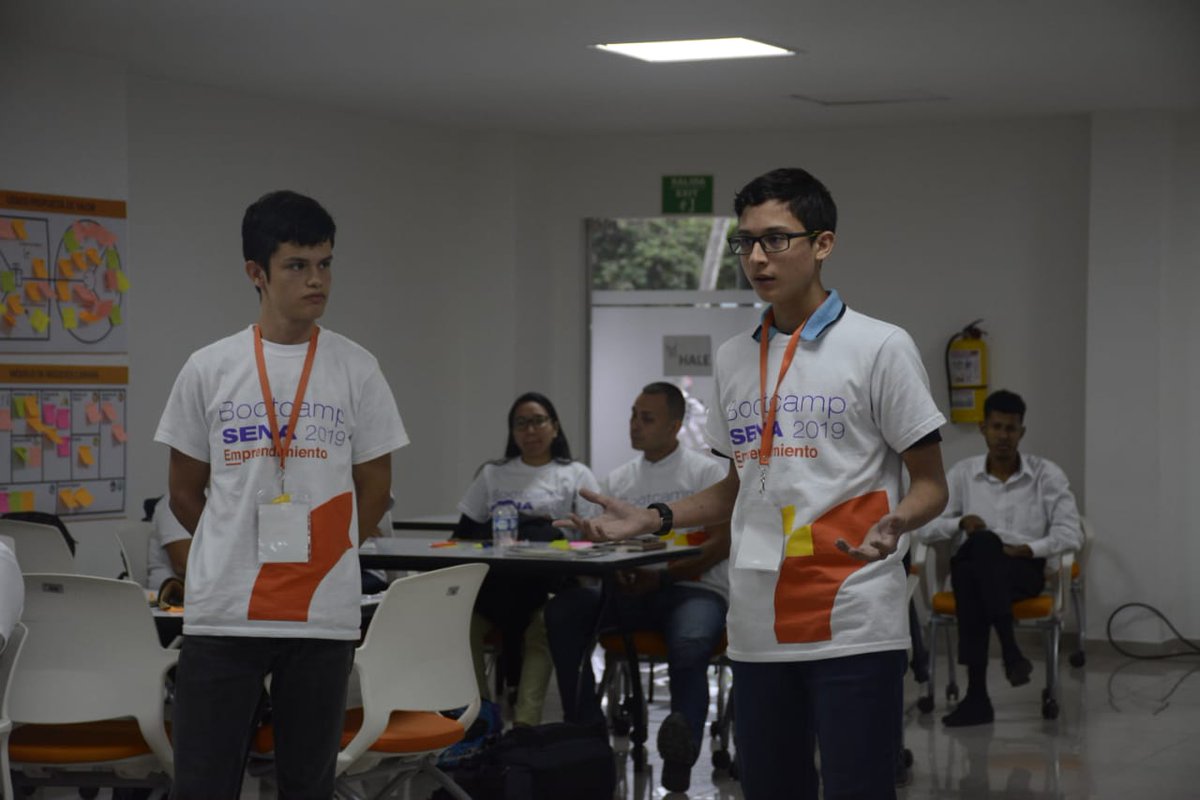 SENA_RValle's tweet photo. Con un Pitch donde los 50 aprendices presentaron su idea de negocios ante un jurado, finaliza el #Calico el #BootCampSENA de #emprendimiento un espacio que sirvió para el fortalecimiento de habilidades blandas y de negociación de los jóvenes. https://t.co/4xFZegSwIY