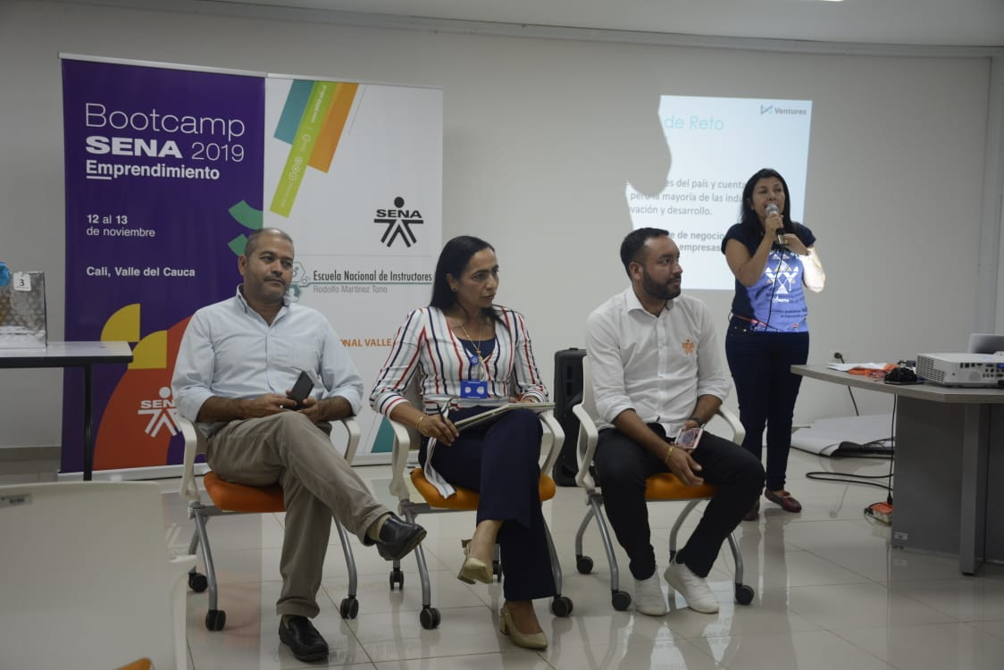 SENA_RValle's tweet photo. Con un Pitch donde los 50 aprendices presentaron su idea de negocios ante un jurado, finaliza el #Calico el #BootCampSENA de #emprendimiento un espacio que sirvió para el fortalecimiento de habilidades blandas y de negociación de los jóvenes. https://t.co/4xFZegSwIY