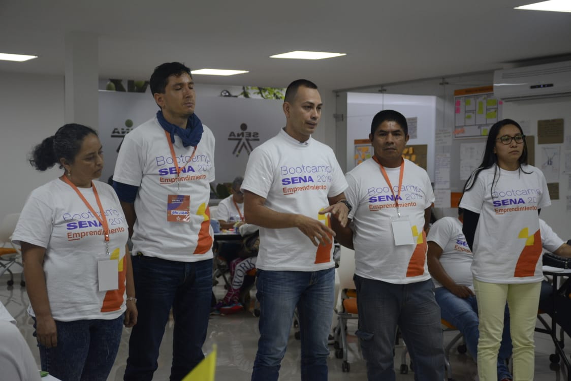SENA_RValle's tweet photo. Con un Pitch donde los 50 aprendices presentaron su idea de negocios ante un jurado, finaliza el #Calico el #BootCampSENA de #emprendimiento un espacio que sirvió para el fortalecimiento de habilidades blandas y de negociación de los jóvenes. https://t.co/4xFZegSwIY