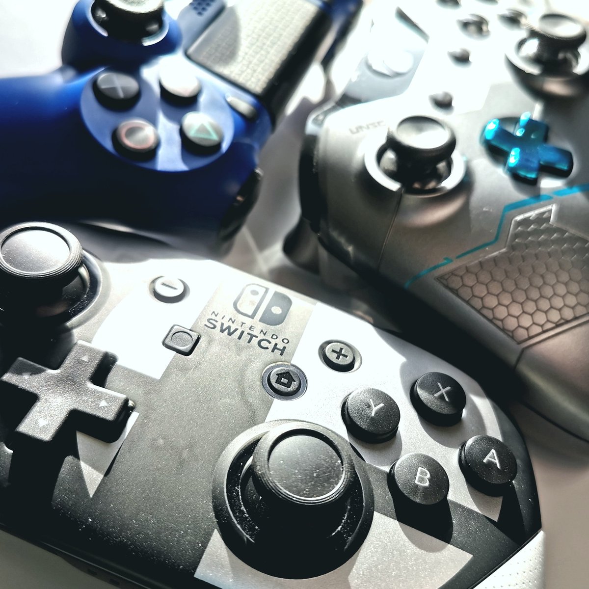 GamingAnthology's tweet photo. Too many games not enough time! Had to go to work, so minimal gaming time today. What about you? #unwindwednesday 

Enjoy your gaming 🎮.

#controllers #controller #nintendoswitch #xboxone #ps4 #playstation #xbox #nintendo #gaming #gamer #retrogaming #retrogamer https://t.co/s00PErcWGT