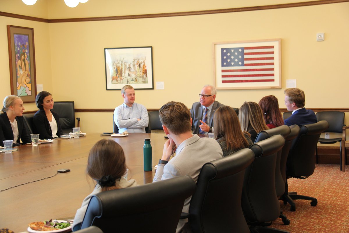 I encourage all young Minnesotans to apply to intern in our Administration! This is a great opportunity for folks to learn more about public service and the inner workings of state government. Don’t forget to apply by Friday, November 15 at mn.gov/governor/conta…

#mngov #mnleg