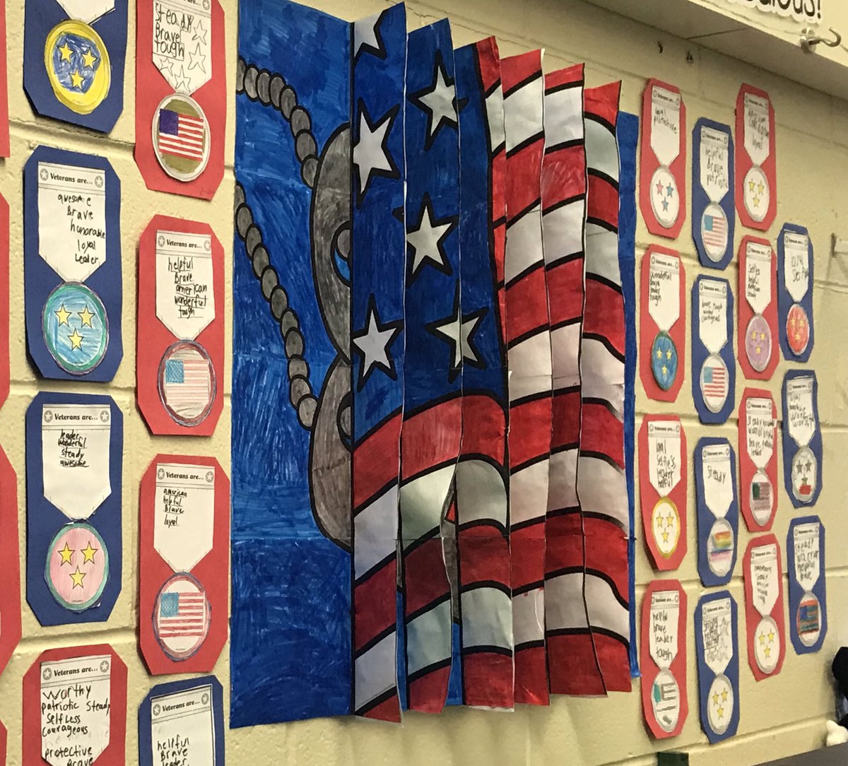 toddallgor's tweet photo. Ss @SCSEagles1 were excited, engaged and very proud to create this Poster to honor Veterans on Veteran’s Day. Thank you  @artwithjennyk for the creative idea.  #VeteransDay https://t.co/zFLU6LSMw3
