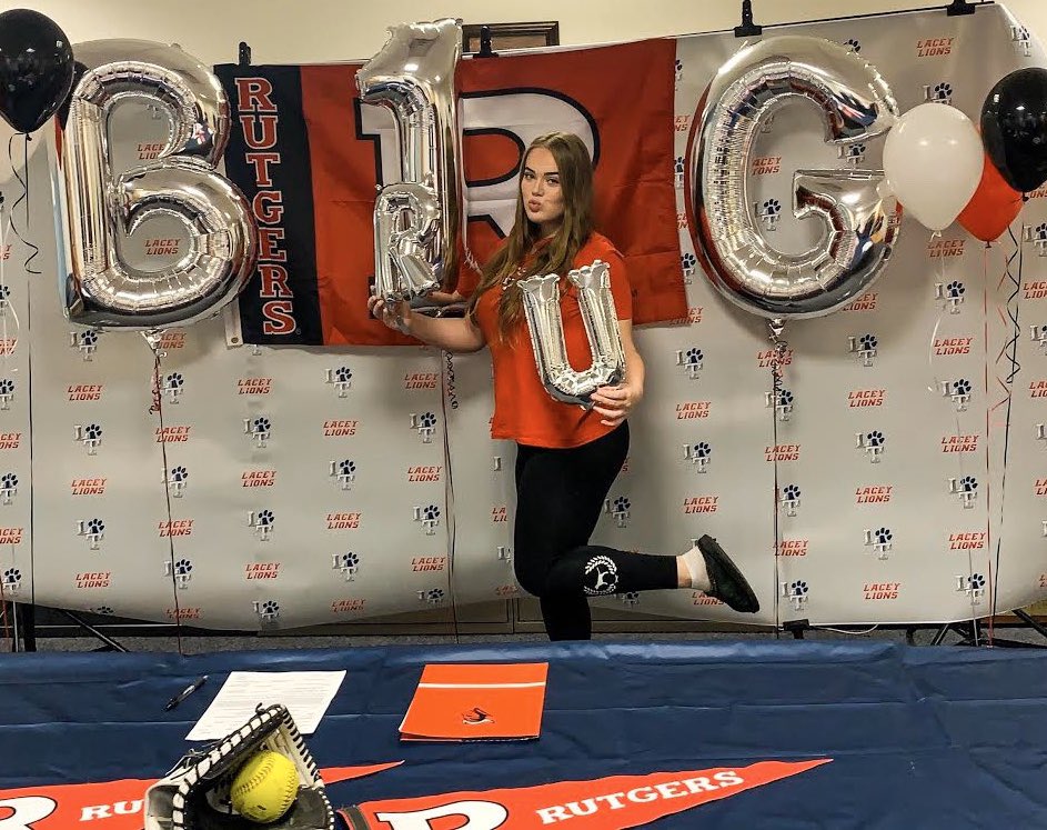 Lacey_Athletics's tweet photo. We R so proud of U Kailee! Your going to do BIG things at Rutgers. Congrats on your full ride! We are proud of you! #RU #fullride #BIG10 #lionpride #navynation https://t.co/k1iihN0zwf