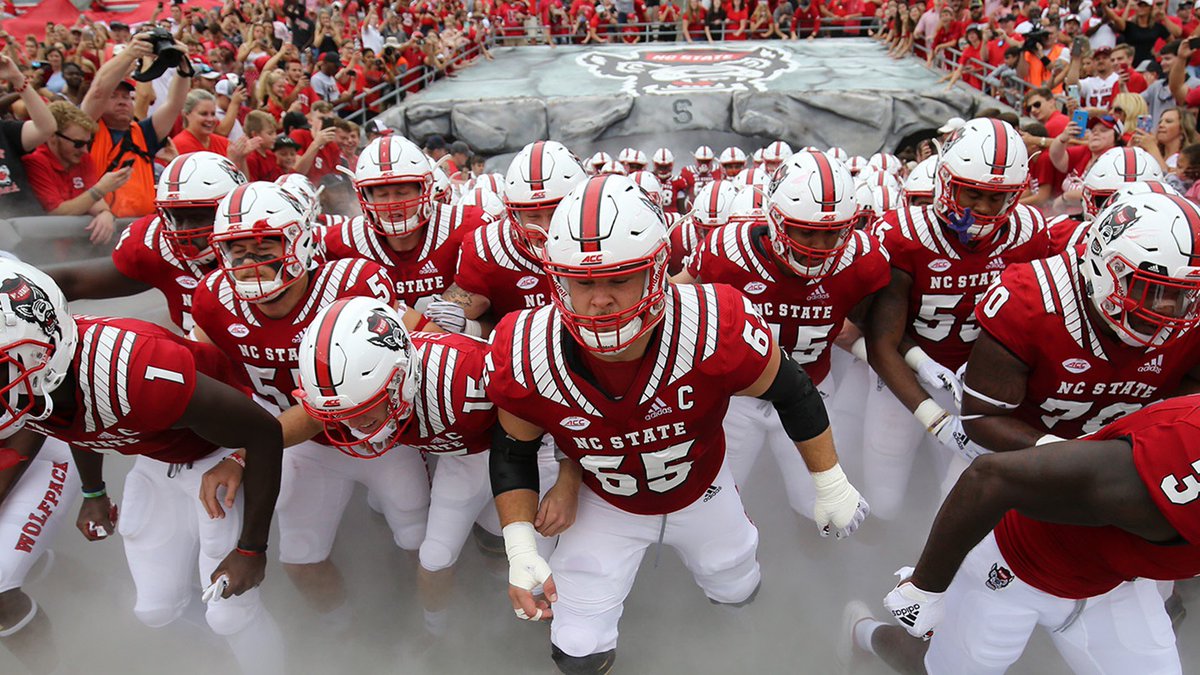 D_Mosley_8's tweet photo. I am excited to announce that I have committed to play football at North Carolina State University‼️🐺#WPN @CoachGMcDonald @StateCoachD @Henry_Trevathan @Steve_IPS https://t.co/yvcZCIYzd0