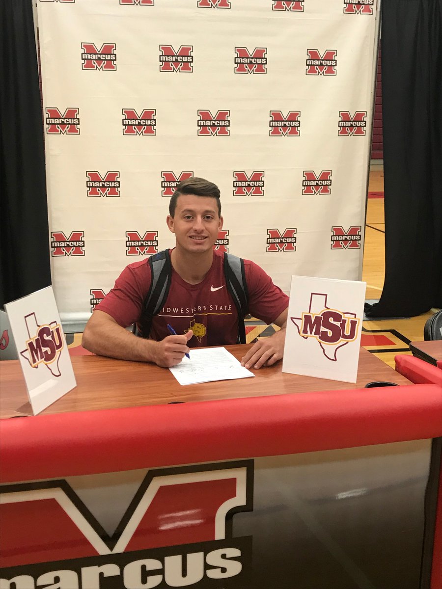MarcusTennis2's tweet photo. Another great day for Marcus Tennis, as Ryan Mouakket signed his NLI to play at Midwestern State University! @LISDsports @Marcus_HS #marcuspride https://t.co/JsVrcmaXre