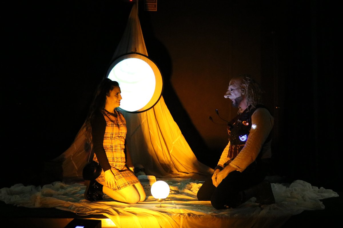 AF_Trujillo1's tweet photo. Continuando con el #NOVTEC tuvimos el espectáculo « Le chant de la lune » una combinación de magia, efectos audiovisuales y teatro. ¡Encantador!
Gracias a:
@lafranceauperou @IFParis @IFnumerique @AFLima_Oficial @mezzalira_n
#novembrenumerique #FranciaenPerú https://t.co/DwcYCpxef3