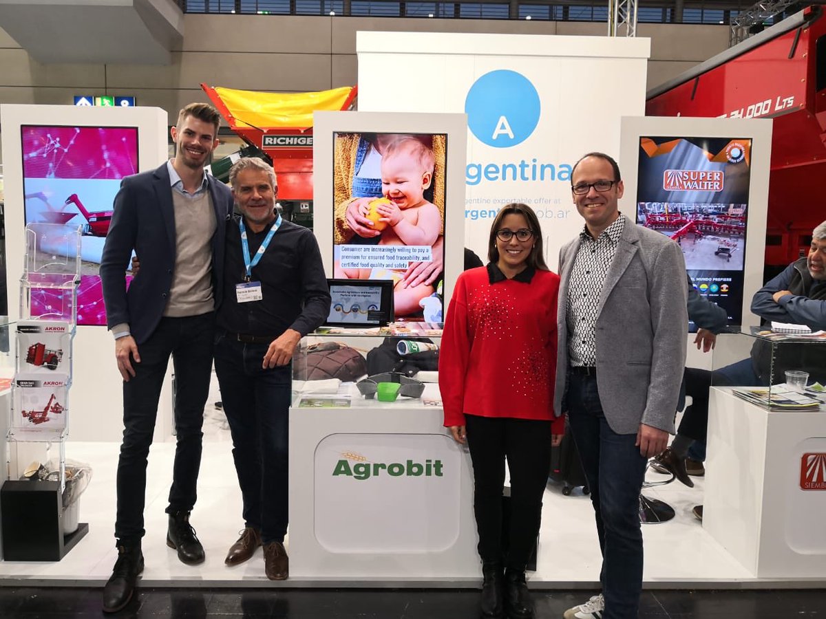 th0masHammer's tweet photo. Impressive technology and friends time with amazing partners at @AGRITECHNICA in Hannover today #AgroBIT @SAP #SpatialServices https://t.co/GFhqnTzCd4