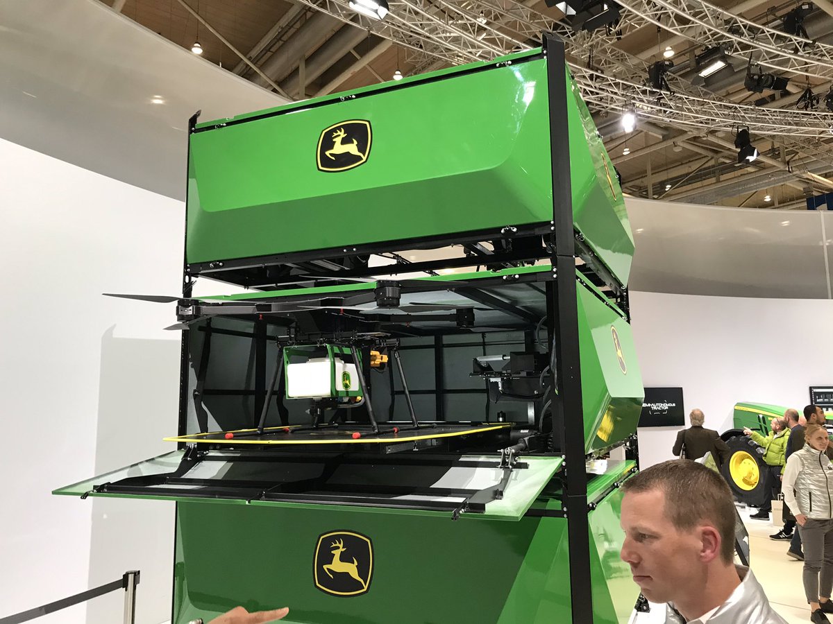 th0masHammer's tweet photo. Impressive technology and friends time with amazing partners at @AGRITECHNICA in Hannover today #AgroBIT @SAP #SpatialServices https://t.co/GFhqnTzCd4