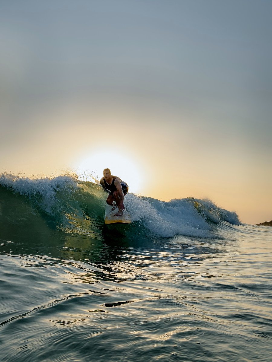 Rob_Layton's tweet photo. I‘ve been testing @FiLMiCPro #firstlight burst in the ocean. This is the best burst mode of any third-party app I’ve used. The key in this type of fast action is to use shutter priority, here between 1/1600 &amp; 3200. Nice work, team!
#shotoniphone 
#mobilephotography in the #ocean https://t.co/KlLLRVfEVa